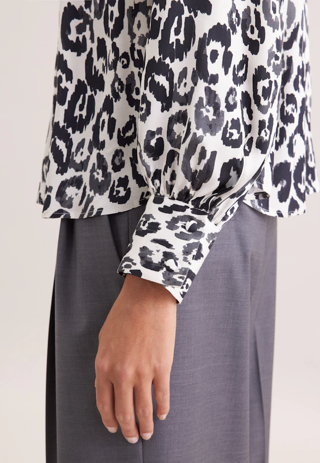 Satin raglan blouse with stand-up collar in Weiß |  Seidensticker Onlineshop