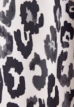 Satiniertes Raglankleid mit Stehkragen und Taillengürtel in Weiß |  Seidensticker Onlineshop