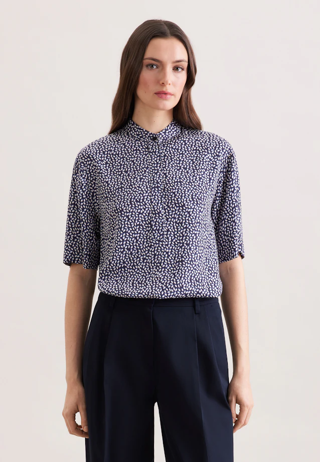 Patterned A-line stand-up collar blouse made of viscose twill in Dunkelblau |  Seidensticker Onlineshop