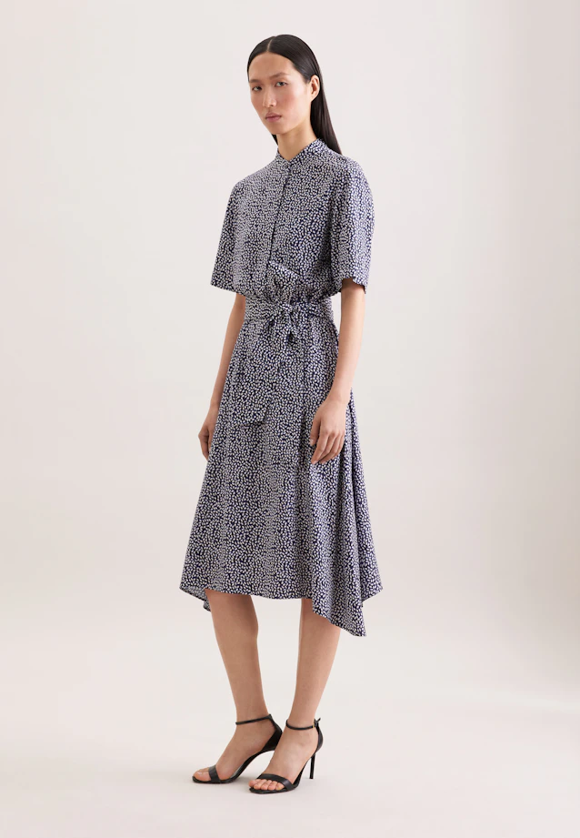 Patterned stand-up collar dress with tie belt made of viscose wool in Dunkelblau |  Seidensticker Onlineshop