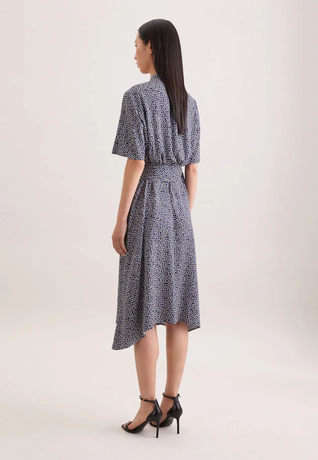 Patterned stand-up collar dress with tie belt made of viscose wool in Dunkelblau |  Seidensticker Onlineshop