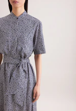 Patterned stand-up collar dress with tie belt made of viscose wool in Dunkelblau |  Seidensticker Onlineshop