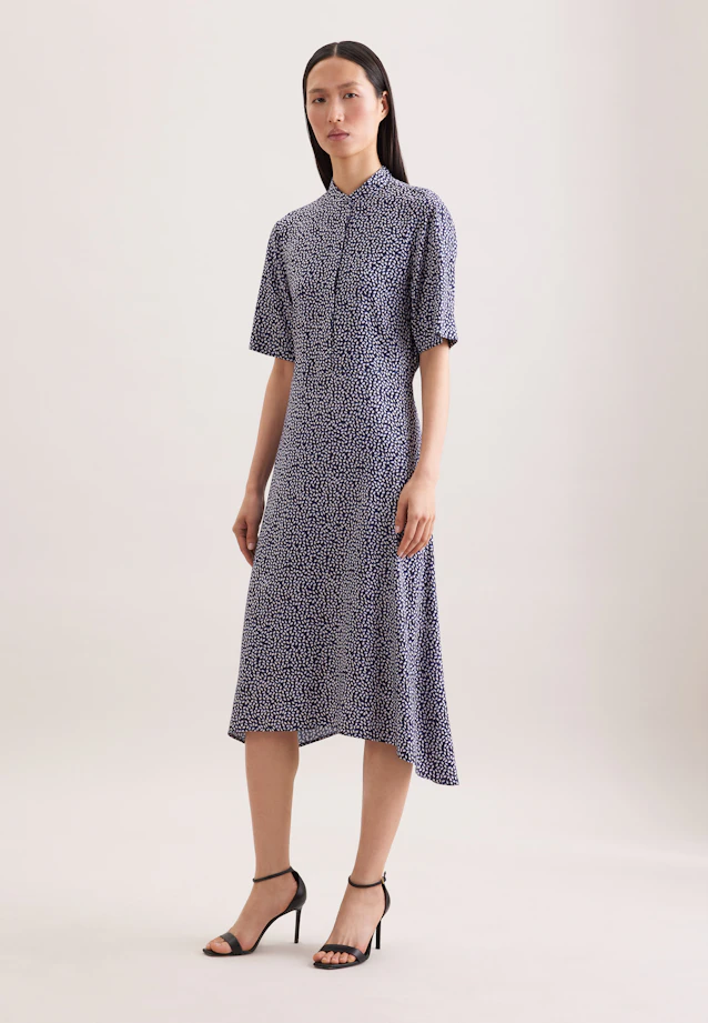Patterned stand-up collar dress with tie belt made of viscose wool in Dunkelblau |  Seidensticker Onlineshop