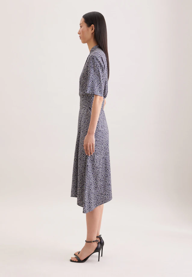 Patterned stand-up collar dress with tie belt made of viscose wool in Dunkelblau |  Seidensticker Onlineshop