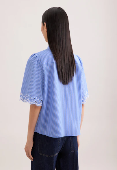 Halbarm Hemdbluse mit Stickerei in Mittelblau |  Seidensticker Onlineshop