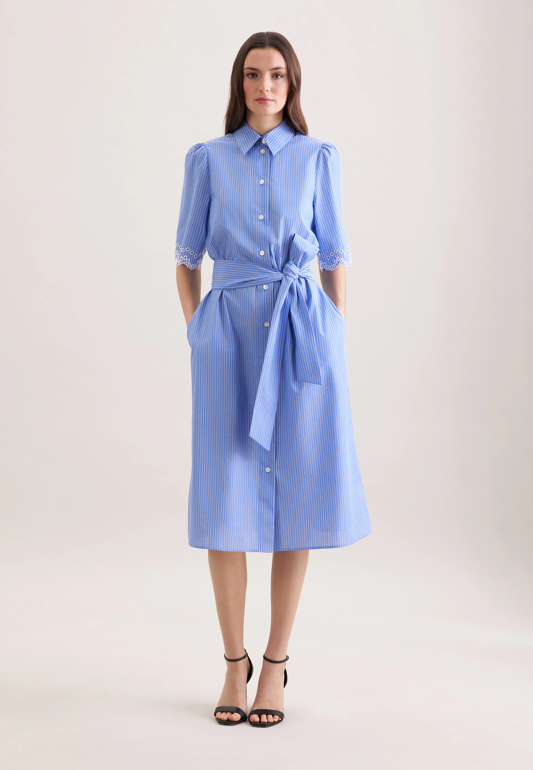 Hemdblusenkleid mit Stickerei und Taillengürtel Blau 34