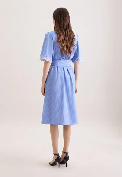 Robe-chemise avec broderie et ceinture à la taille in Bleu Moyen |  Seidensticker Onlineshop