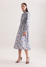 Satiniertes Kleid mit Rüschendetails und Bindeband in Weiß |  Seidensticker Onlineshop