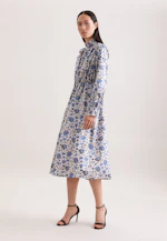 Satiniertes Kleid mit Rüschendetails und Bindeband in Weiß |  Seidensticker Onlineshop