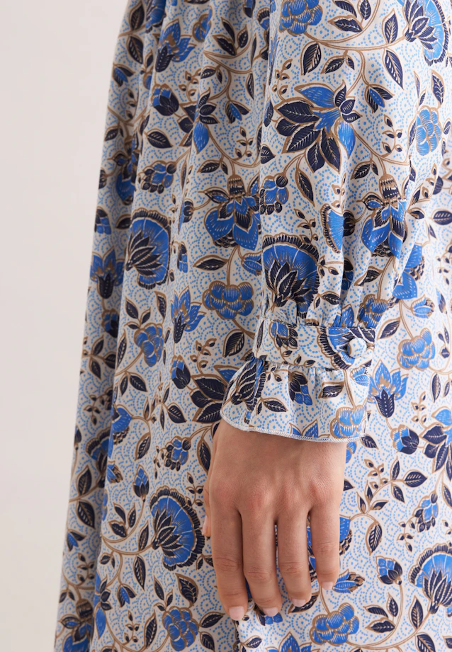 Satiniertes Kleid mit Rüschendetails und Bindeband in Weiß |  Seidensticker Onlineshop