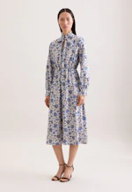 Satiniertes Kleid mit Rüschendetails und Bindeband in Weiß |  Seidensticker Onlineshop