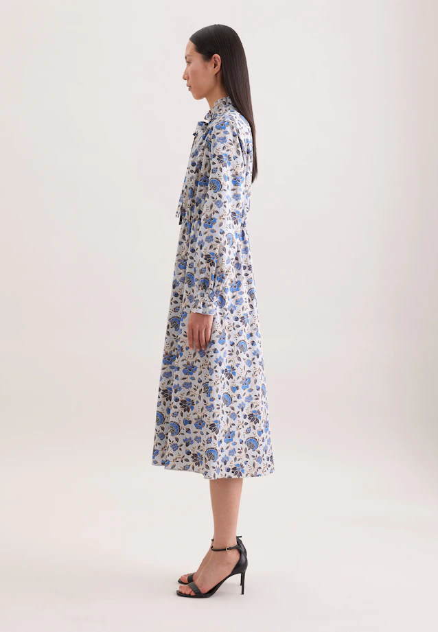 Satiniertes Kleid mit Rüschendetails und Bindeband in Weiß |  Seidensticker Onlineshop