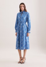 Satiniertes Kleid mit Rüschendetails und Bindeband in Bleu Moyen |  Seidensticker Onlineshop