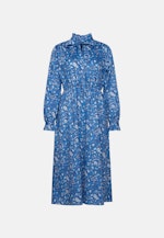 Satiniertes Kleid mit Rüschendetails und Bindeband in Mittelblau |  Seidensticker Onlineshop