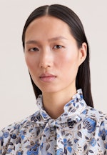 Satinierte Bluse mit Rüschendetails und Bindeband in Weiß |  Seidensticker Onlineshop