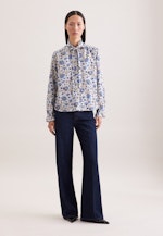 Satinierte Bluse mit Rüschendetails und Bindeband in Weiß |  Seidensticker Onlineshop