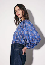 Satinierte Tunikabluse mit Volumenärmeln in Mittelblau |  Seidensticker Onlineshop