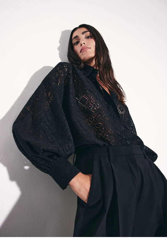 Hemdbluse aus Spitze mit Volumenärmel aus Baumwoll Mix in Schwarz |  Seidensticker Onlineshop