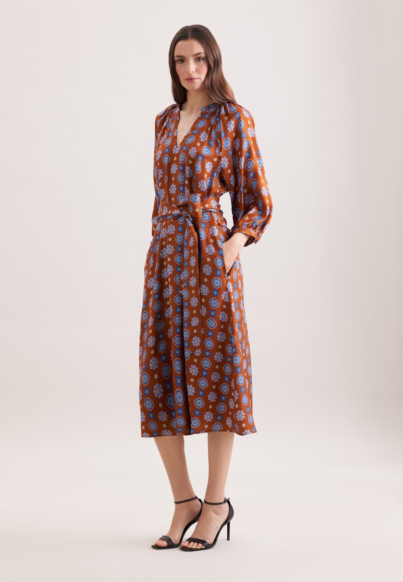 Satiniertes Tunikakleid mit Volumenärmeln