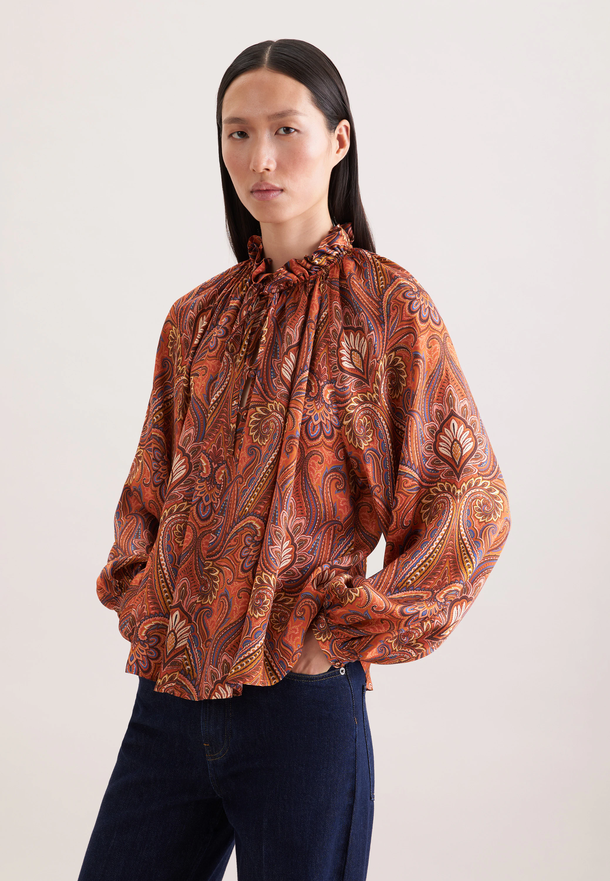 Satinierte Rüschenbluse mit Bindeband Orange