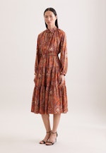 Satiniertes Rüschenkleid mit Stufen in Orange |  Seidensticker Onlineshop