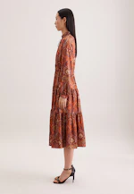 Satiniertes Rüschenkleid mit Stufen in Orange |  Seidensticker Onlineshop