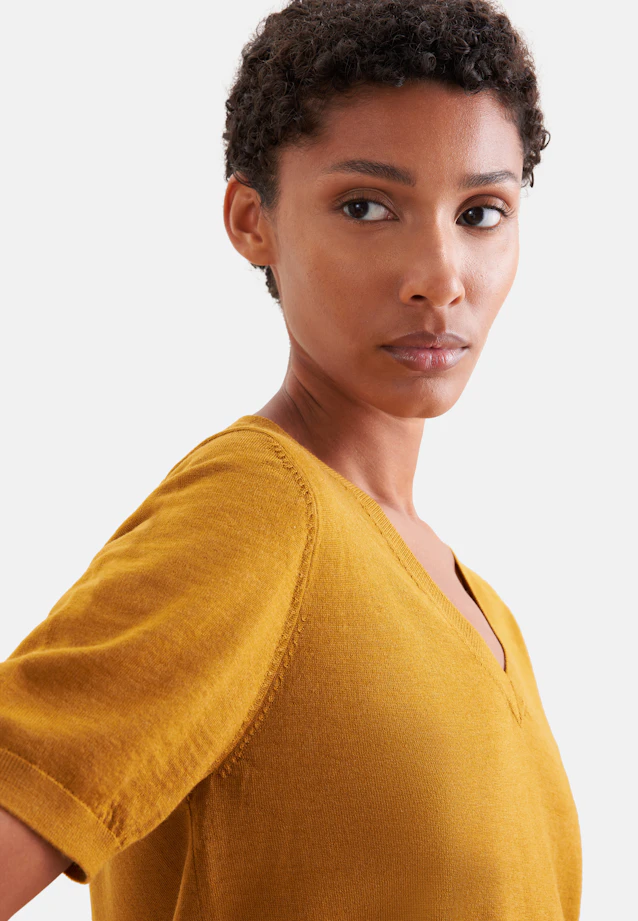 Pull fin en tricot à col en V en laine et soie in Jaune |  Seidensticker Onlineshop