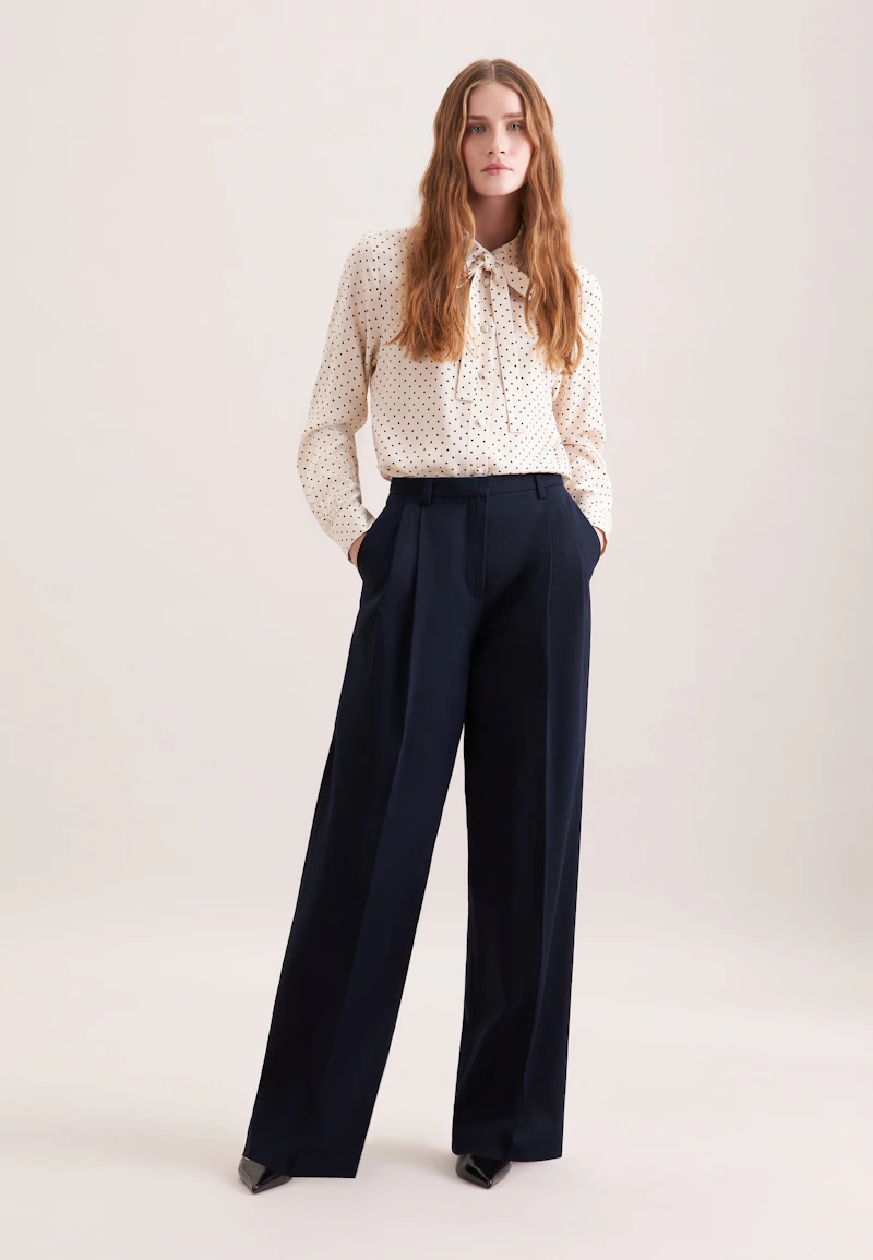 Pleated trousers in cotton twill