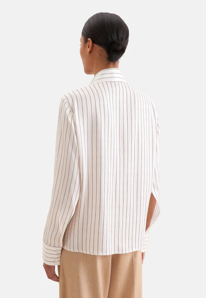 Satinierte Hemdbluse mit hohen Ärmelschlitzen in Weiß |  Seidensticker Onlineshop