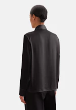 Hemdbluse mit hohen Ärmelschlitzen aus Satin in Schwarz |  Seidensticker Onlineshop