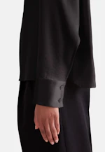 Hemdbluse mit hohen Ärmelschlitzen aus Satin in Schwarz |  Seidensticker Onlineshop