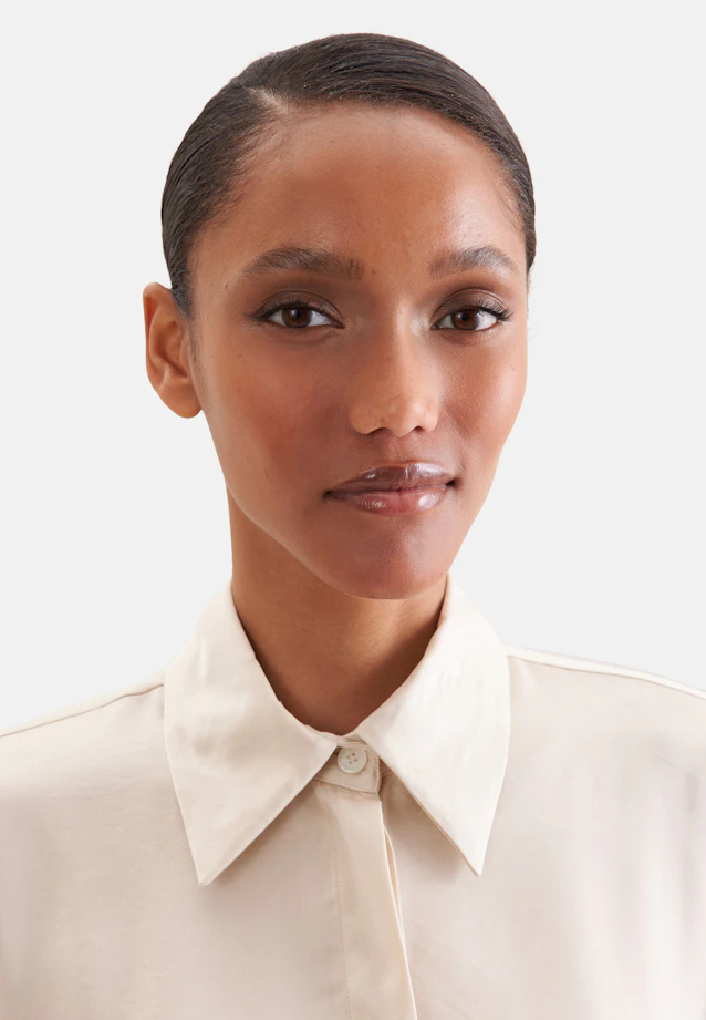 Satin shirt blouse with high sleeve slits in Weiß |  Seidensticker Onlineshop