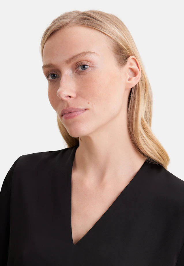 Blouse shirt with V-neck made of satin in Schwarz |  Seidensticker Onlineshop