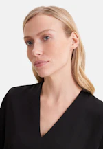 Blouse shirt with V-neck made of satin in Schwarz |  Seidensticker Onlineshop