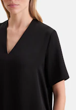 Blouse shirt with V-neck made of satin in Schwarz |  Seidensticker Onlineshop