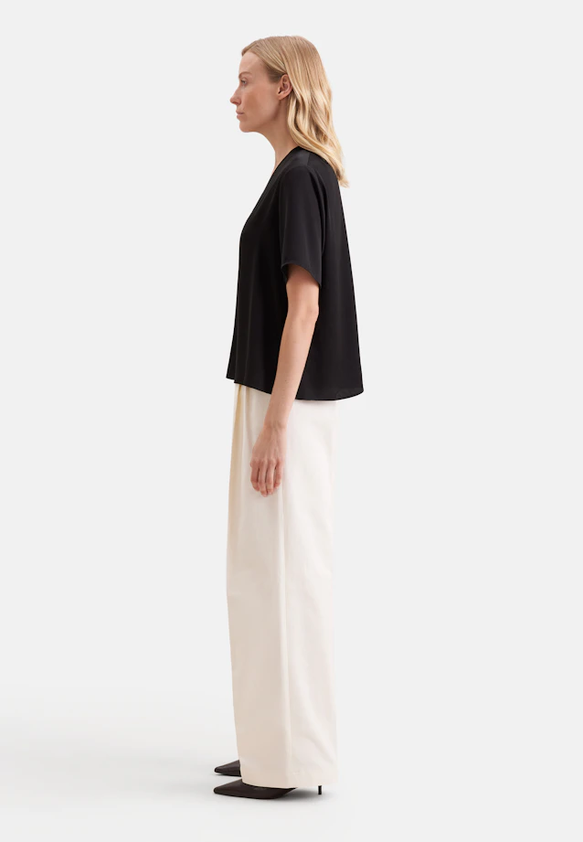 Blouse shirt with V-neck made of satin in Schwarz |  Seidensticker Onlineshop