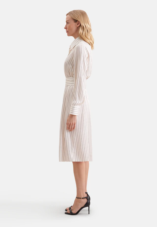 Satiniertes Hemdblusenkleid mit hohen Ärmelschlitzen in Weiß |  Seidensticker Onlineshop