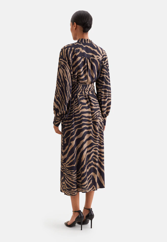 Stehkragenkleid mit Taillengürtel und hohen Manschetten in Braun | Seidensticker Onlineshop