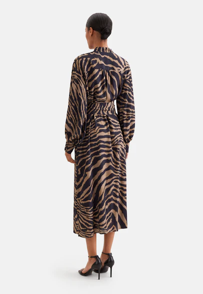 Stehkragenkleid mit Taillengürtel und hohen Manschetten in Braun |  Seidensticker Onlineshop