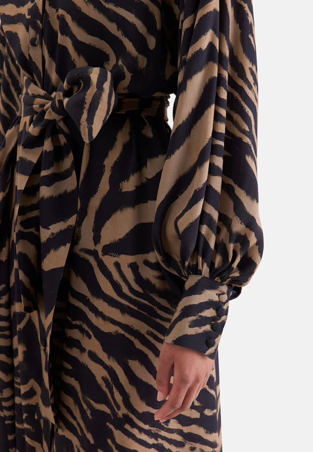 Stehkragenkleid mit Taillengürtel und hohen Manschetten in Braun |  Seidensticker Onlineshop