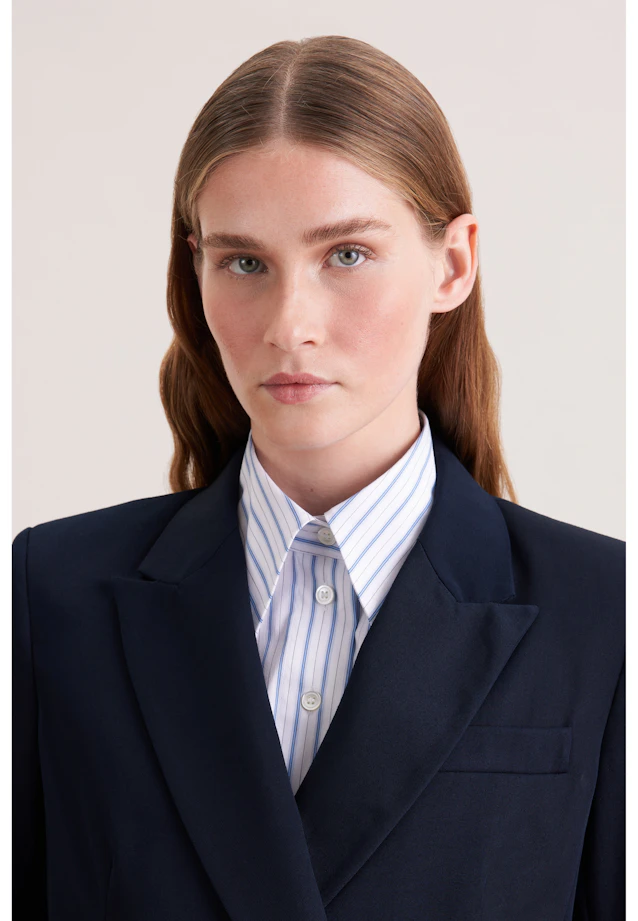 Zweireihiger Blazer mit Pattentaschen aus Baumwolltwill in Dunkelblau |  Seidensticker Onlineshop