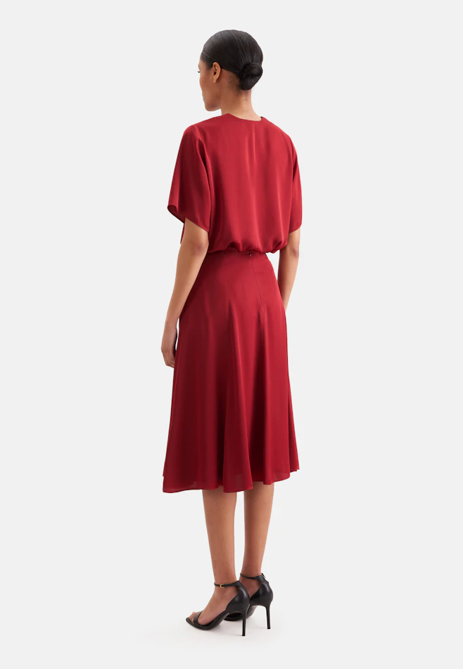 Jupe large en satin à panneaux oscillants dans Rouge | Boutique en ligne Seidensticker