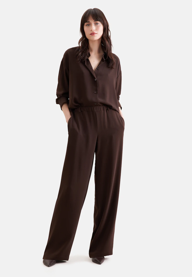 Flowing trousers with elastic waistband and belt loops