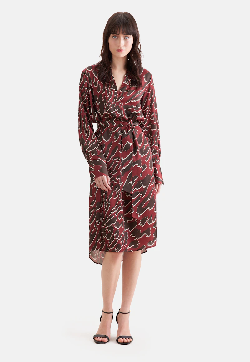 Robe tunique en satin avec col levé