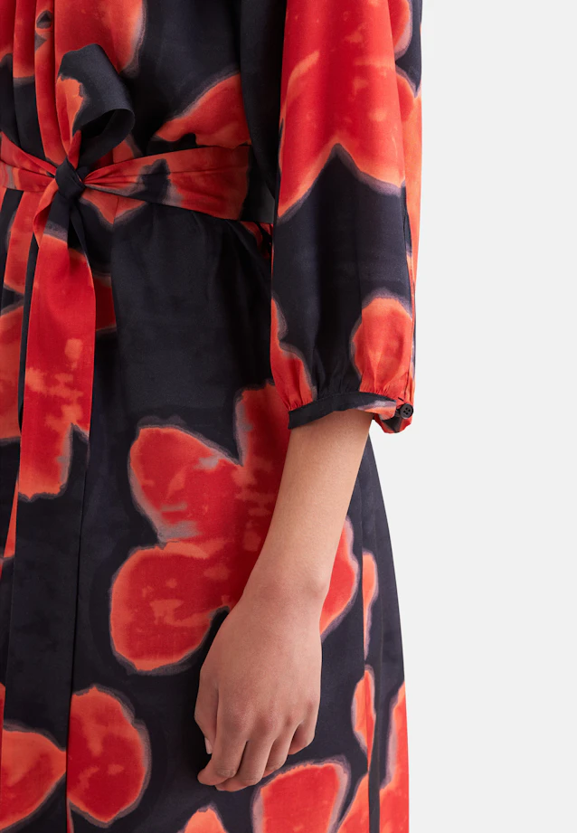 Satiniertes Tunikakleid mit Raglanärmeln in Schwarz |  Seidensticker Onlineshop