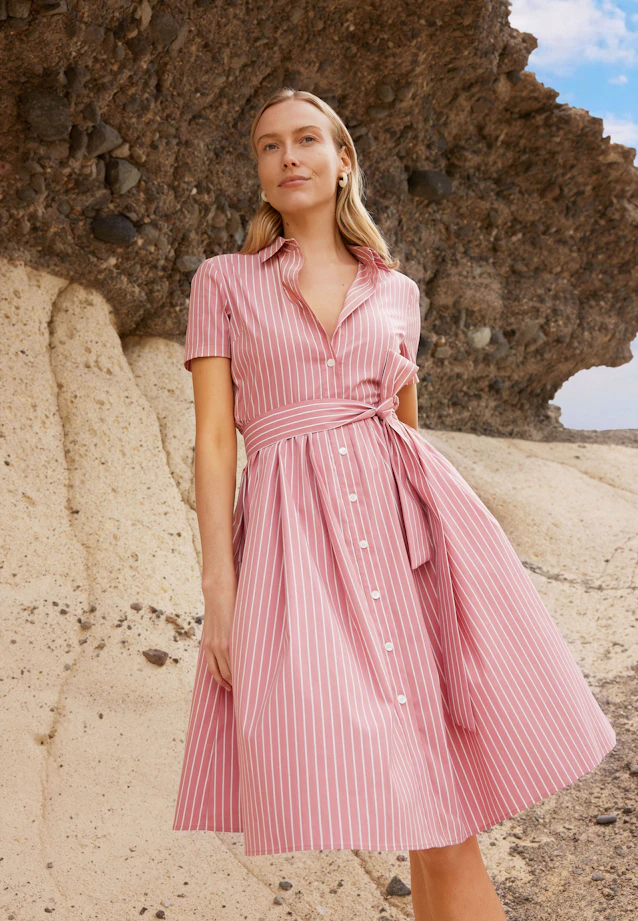 Hemdblusenkleid mit schwingendem Rock aus Baumwoll Stretch, slim fit in Rosa |  Seidensticker Onlineshop