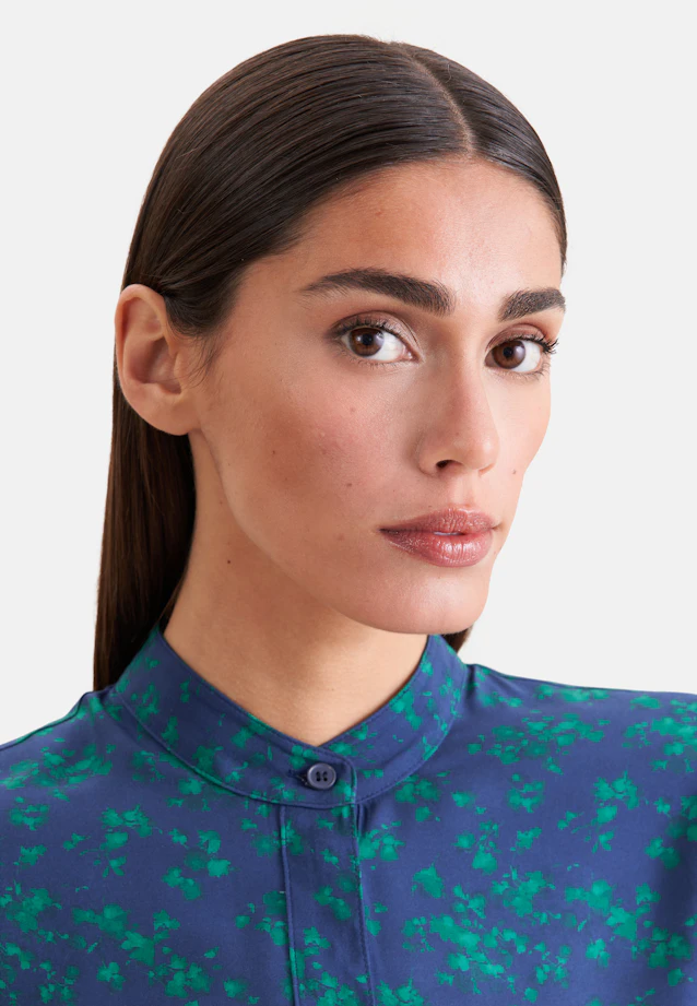 Satin stand-up collar blouse in A-line in Dunkelblau |  Seidensticker Onlineshop