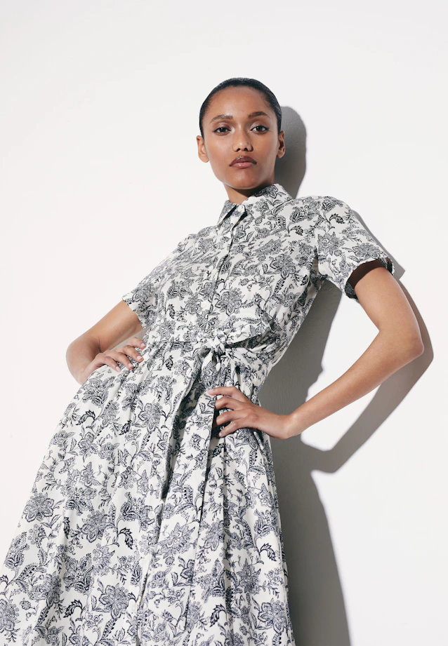 Hemdblusenkleid mit schwingendem Rock aus Baumwollsatin, slim in Weiß |  Seidensticker Onlineshop
