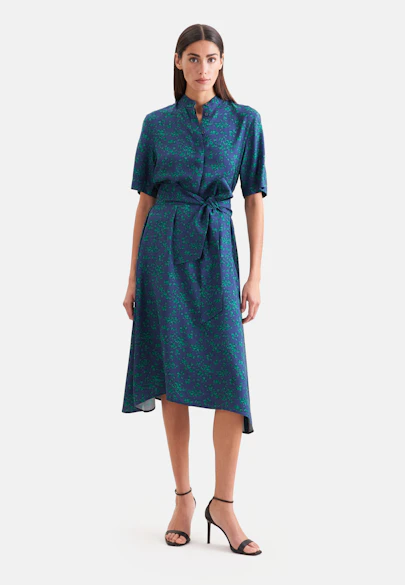 Robe en satin à col debout avec ceinture à cravate in Bleu Foncé | Seidensticker Onlineshop