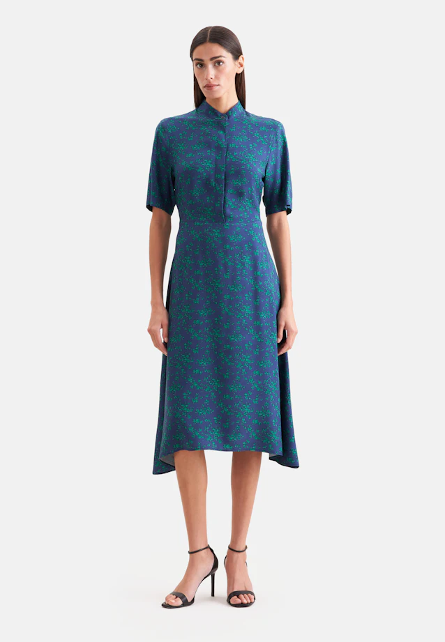Satin stand-up collar dress with tie belt in Dunkelblau |  Seidensticker Onlineshop